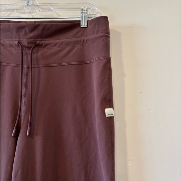 Vuori Daily Wideleg Leggings Pants size Large hazelnut stretch moisture wick - Picture 2 of 5